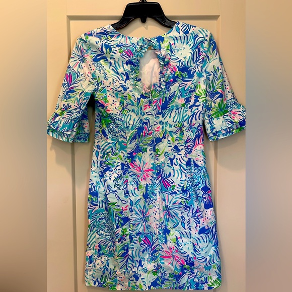 Lilly Pulitzer Dress, size 00, ruffle sleeves and key hole back! - Picture 2 of 3